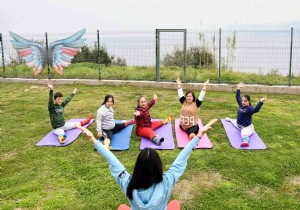Engelsiz Kafe de Down sendromlu ocuklara yoga kursu